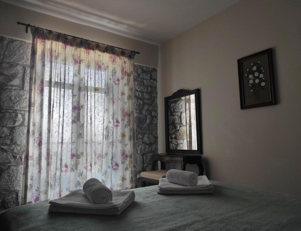 Meterizi Guesthouse Varvitsa Bagian luar foto