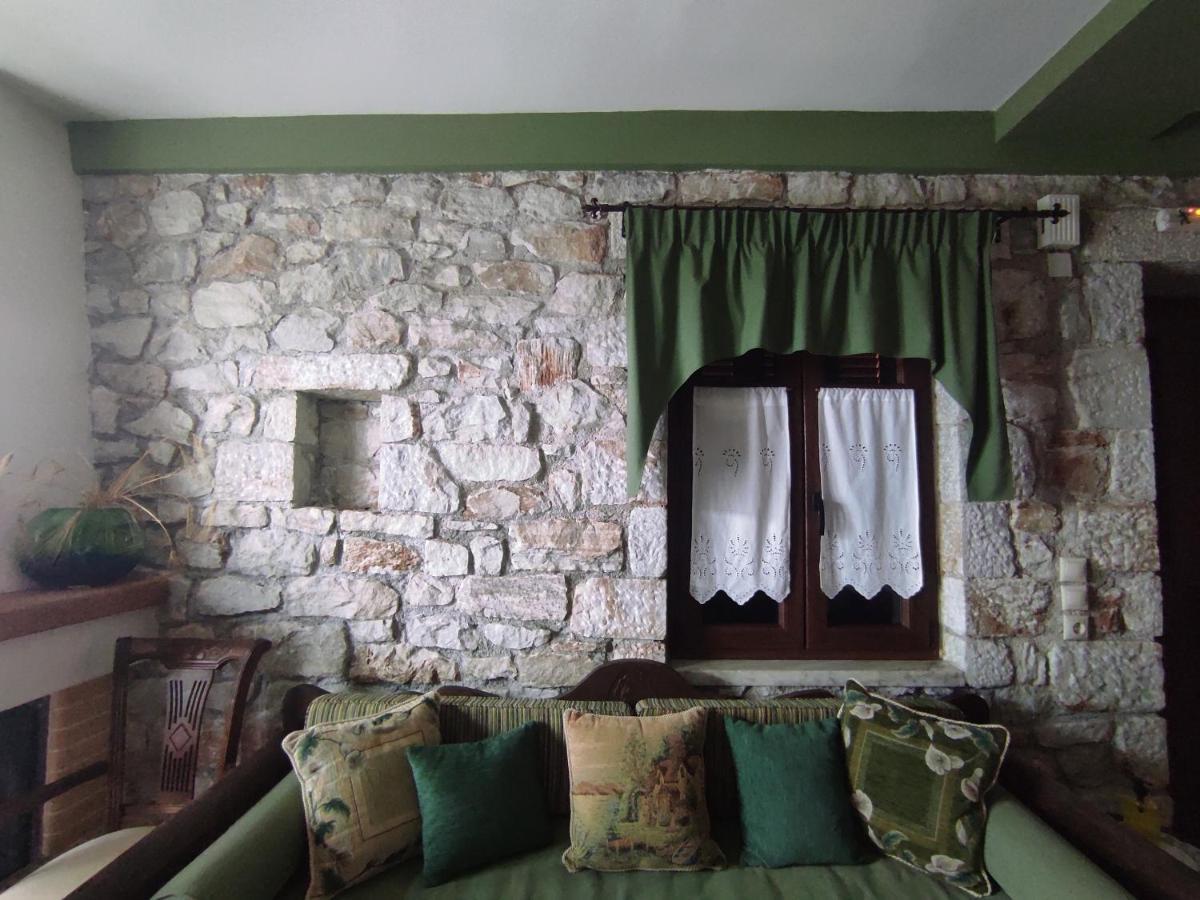 Meterizi Guesthouse Varvitsa Bagian luar foto