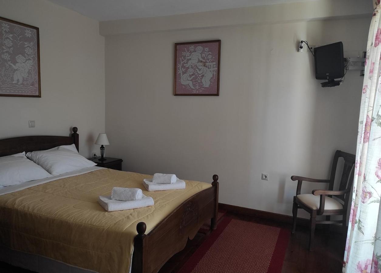 Meterizi Guesthouse Varvitsa Bagian luar foto